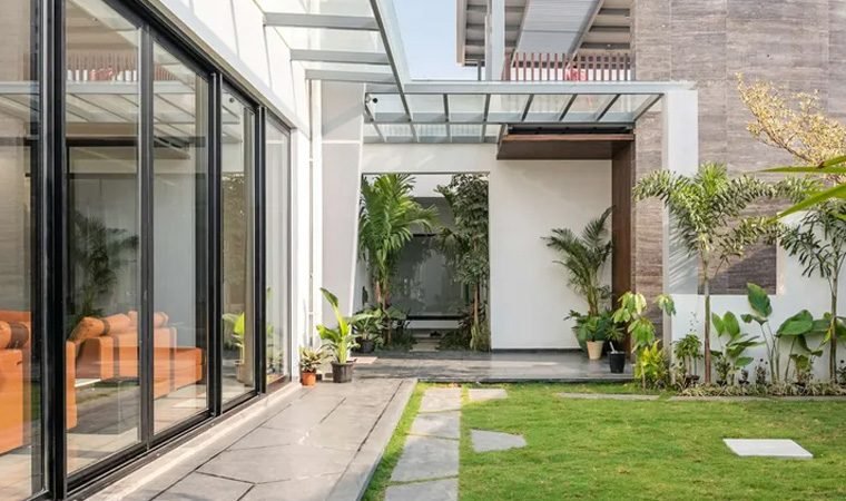A Millionaire’s House Gets a Stylish Boost with a Central Courtyard  